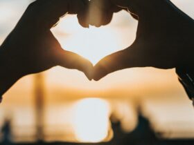 Couple walking together in a foreign city representing digital nomad dating and relationships